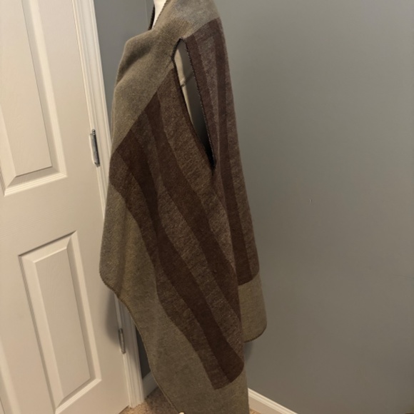 Reversible Sleeveless Sweater Vest - Picture 4 of 5